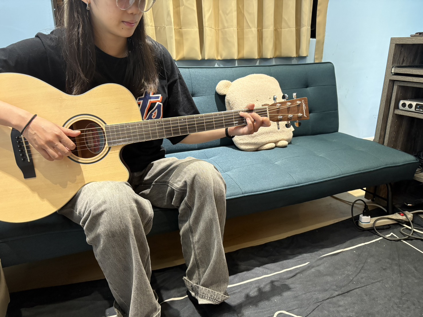 彈吉他正確姿勢