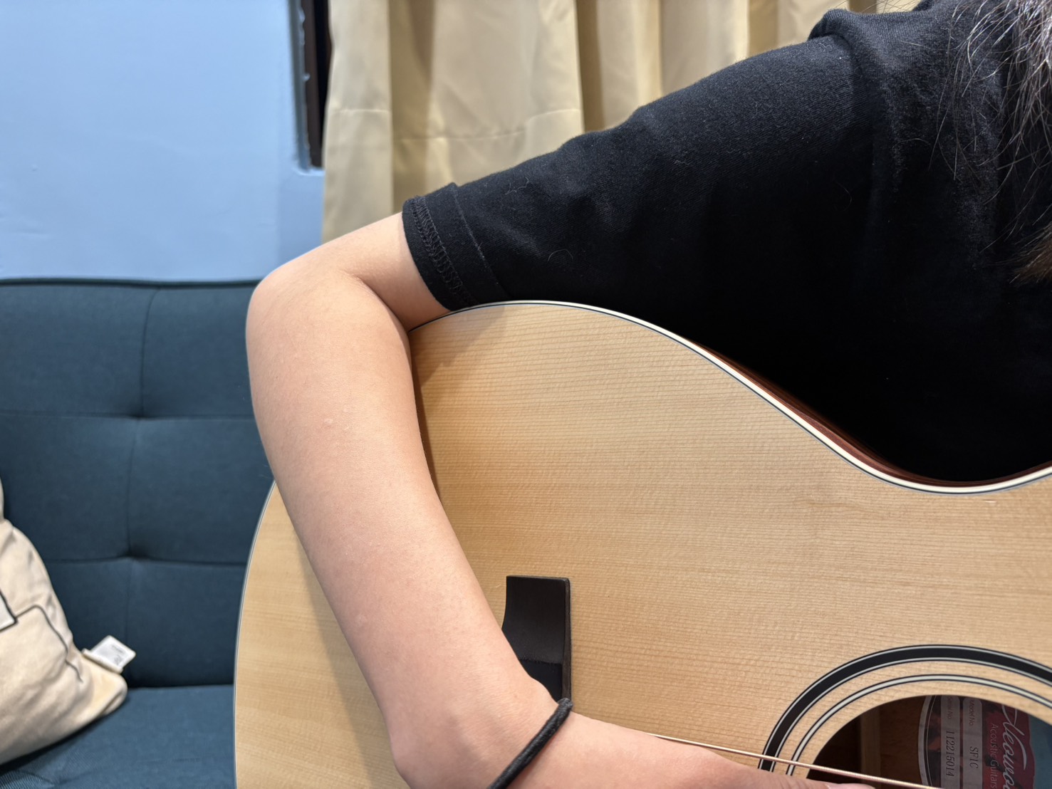 彈吉他正確姿勢