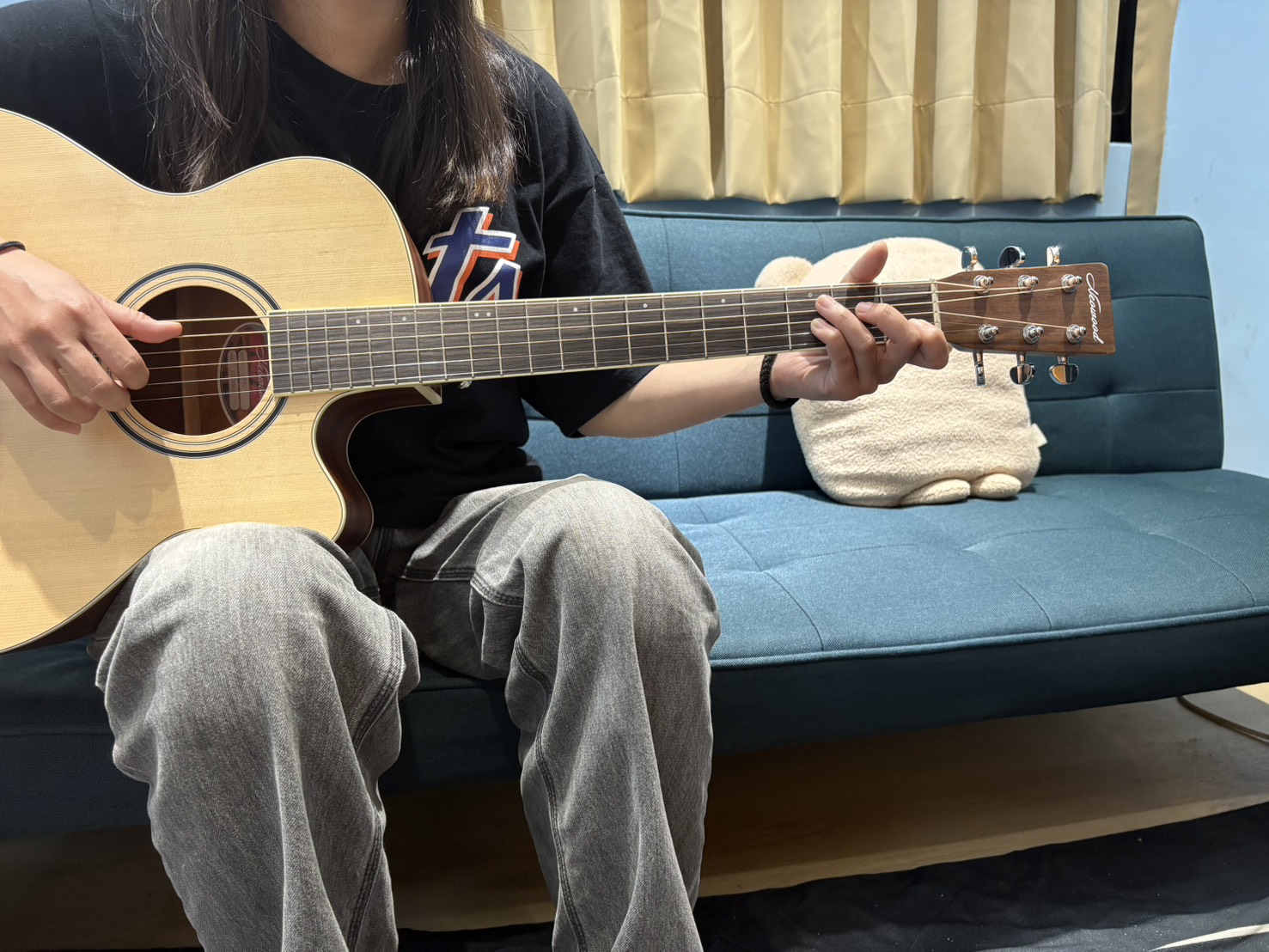 彈吉他正確姿勢